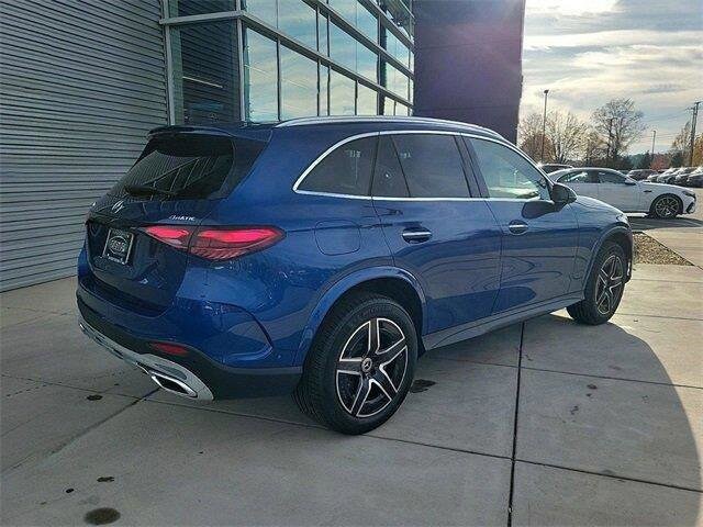 2025 Mercedes Benz GLC 300 photo 2