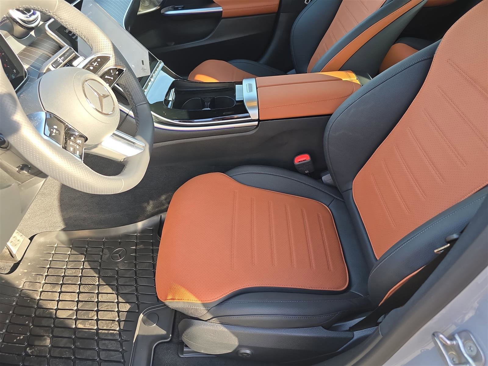 2025 Mercedes-Benz C-Class Sedan C 300 - Photo 24