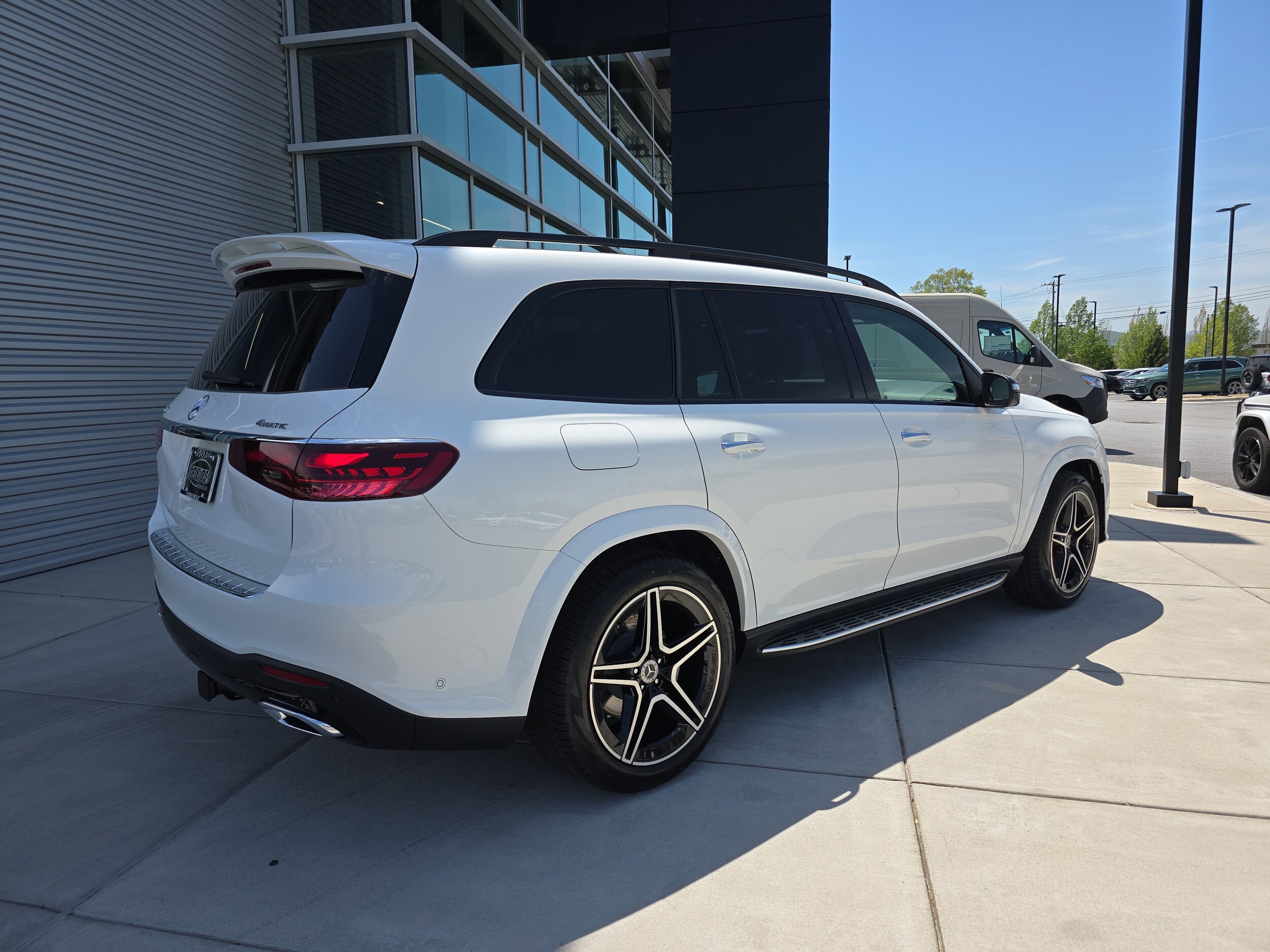 2025 Mercedes Benz GLS 450 4MATIC photo 2