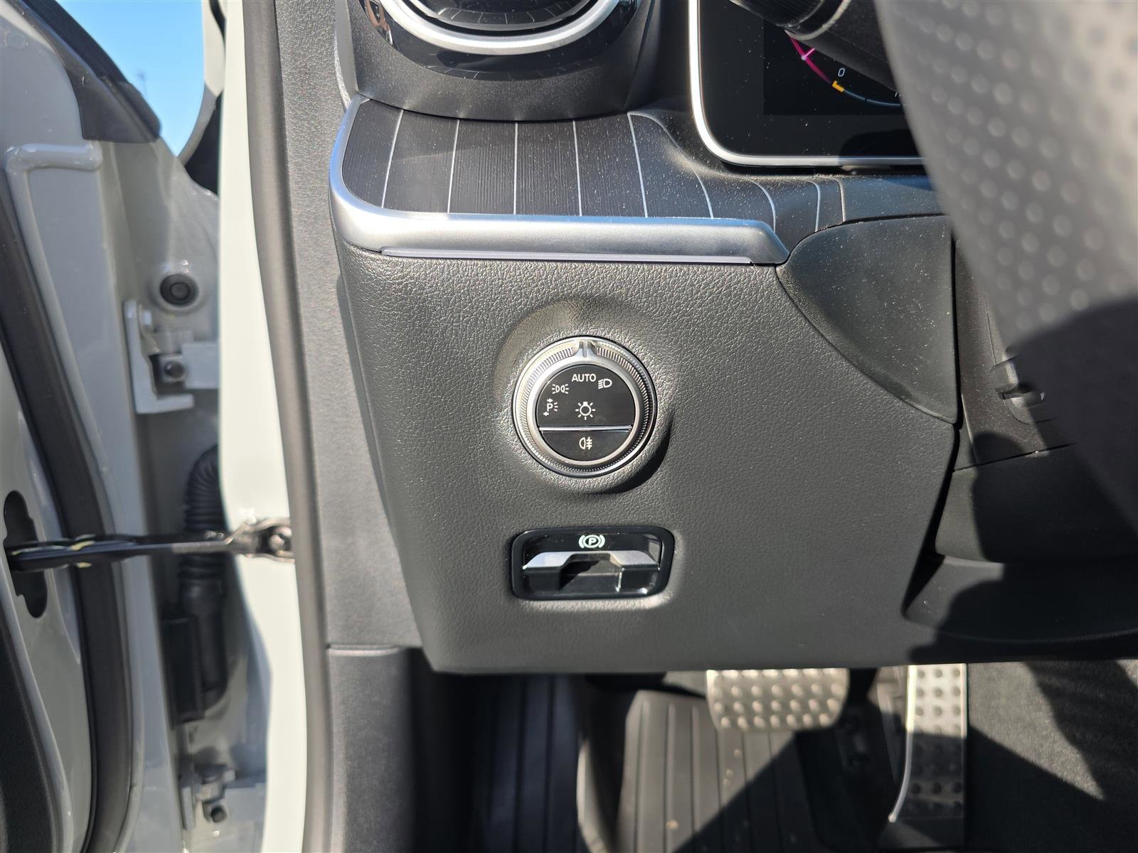 2025 Mercedes-Benz C-Class Sedan C 300 - Photo 36