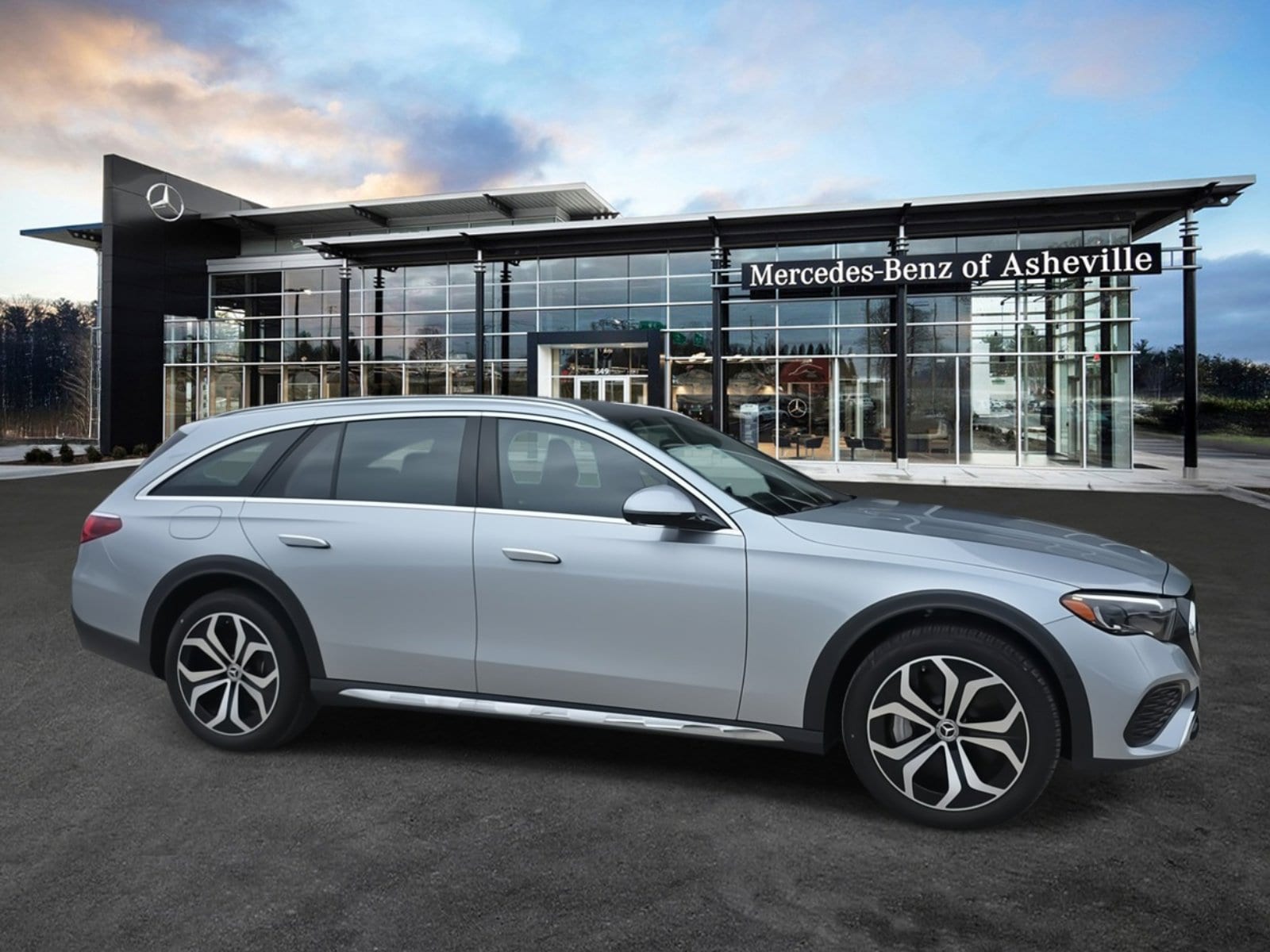 2025 Mercedes-Benz E-Class E450 All-Terrain's photo