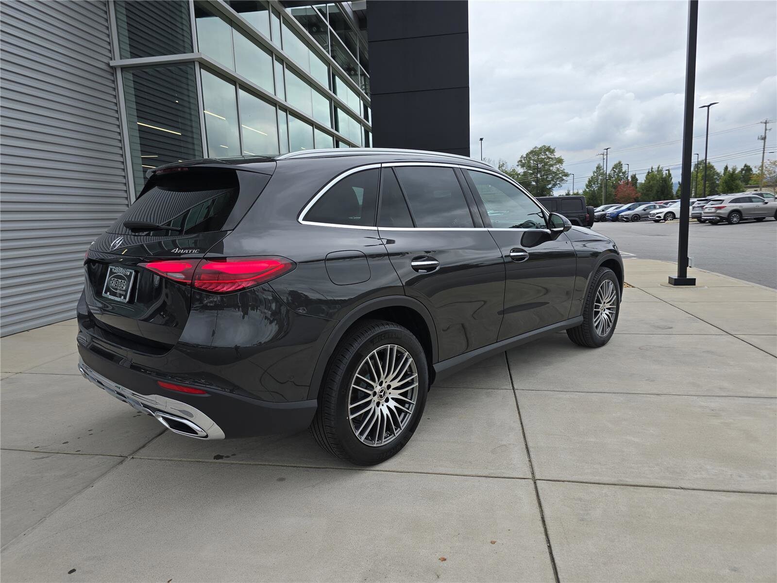 2026 Mercedes Benz GLC 300 4MATIC photo 3