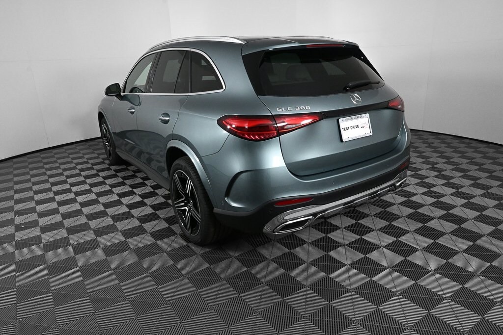 2026 Mercedes Benz GLC 300 photo 4