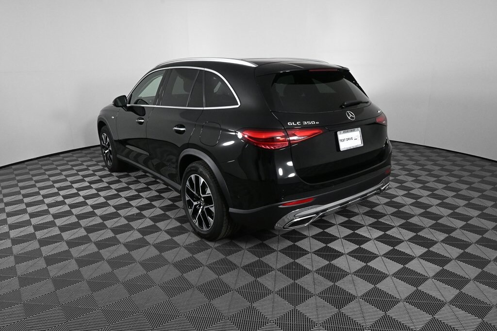 2025 Mercedes Benz GLC 350e 4MATIC photo 2