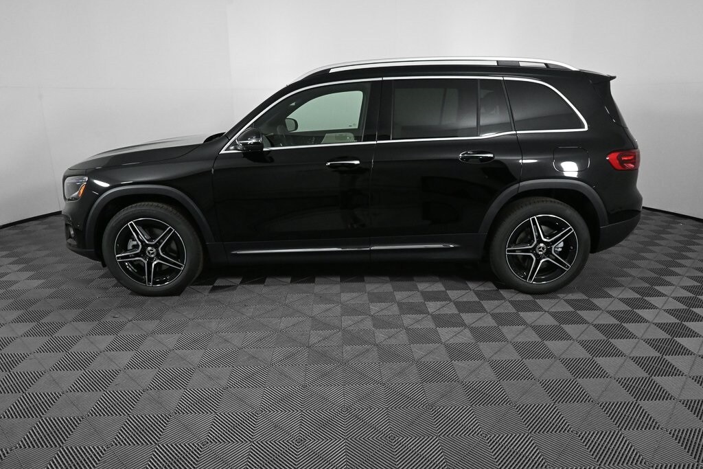 2026 Mercedes Benz GLB 250 photo 3