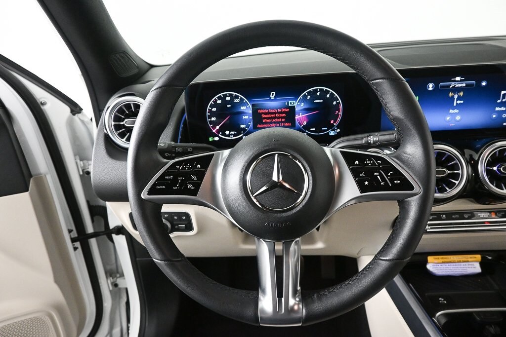 2025 Mercedes Benz GLB 250 photo 2
