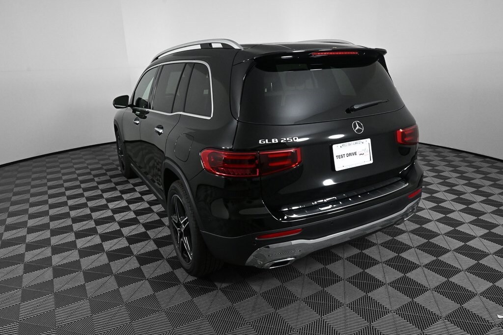 2026 Mercedes Benz GLB 250 photo 4