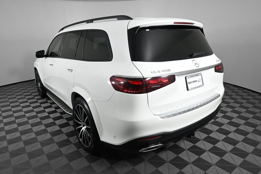 2024 Mercedes Benz GLS 450 4MATIC photo 2