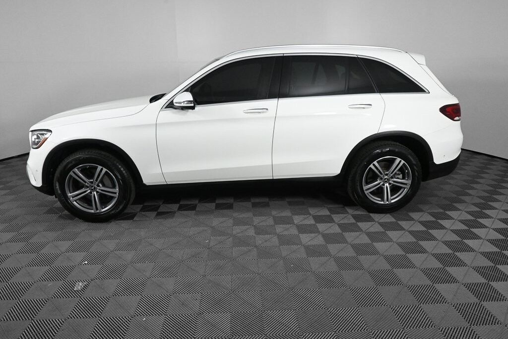 2022 Mercedes Benz GLC 300 photo 3