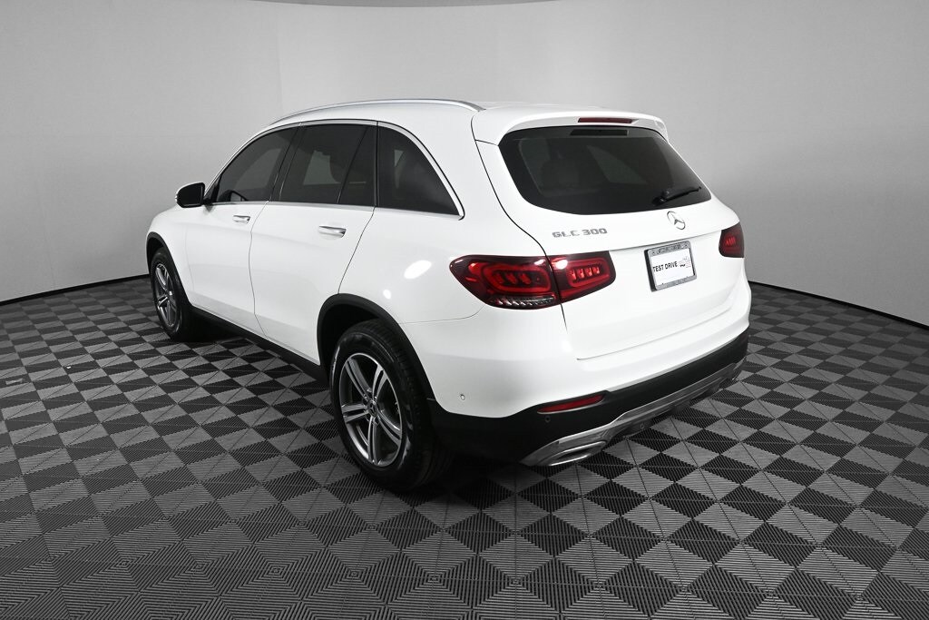 2022 Mercedes Benz GLC 300 photo 4