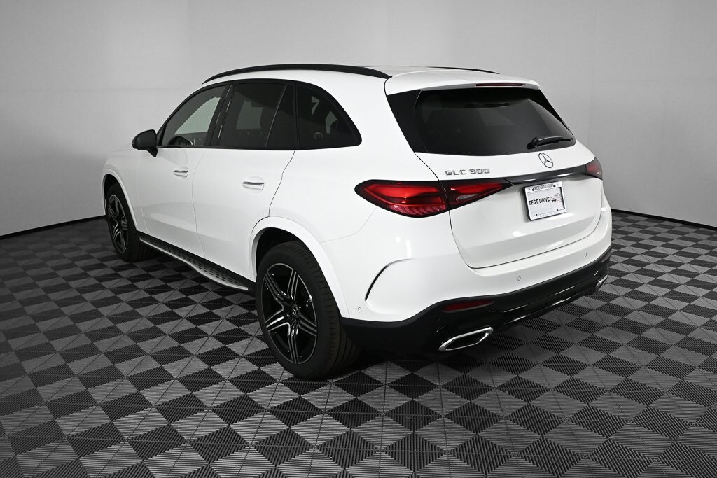 2026 Mercedes Benz GLC 300 photo 3
