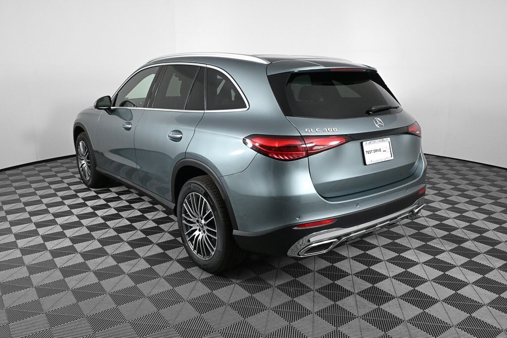 2026 Mercedes Benz GLC 300 photo 2