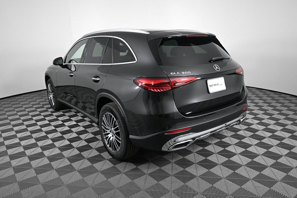 2026 Mercedes Benz GLC 300 photo 2