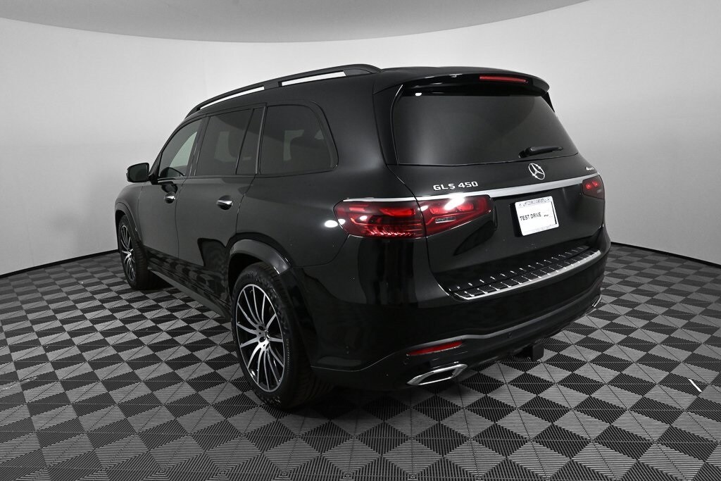 2025 Mercedes Benz GLS 450 4MATIC photo 2