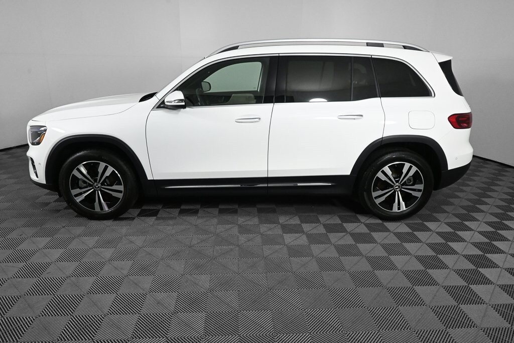 2025 Mercedes Benz GLB 250 photo 3