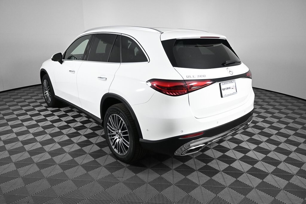 2026 Mercedes Benz GLC 300 photo 4