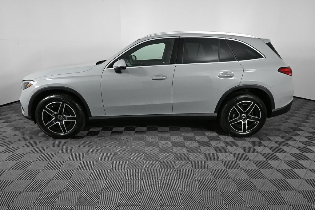 2026 Mercedes Benz GLC 300 photo 3