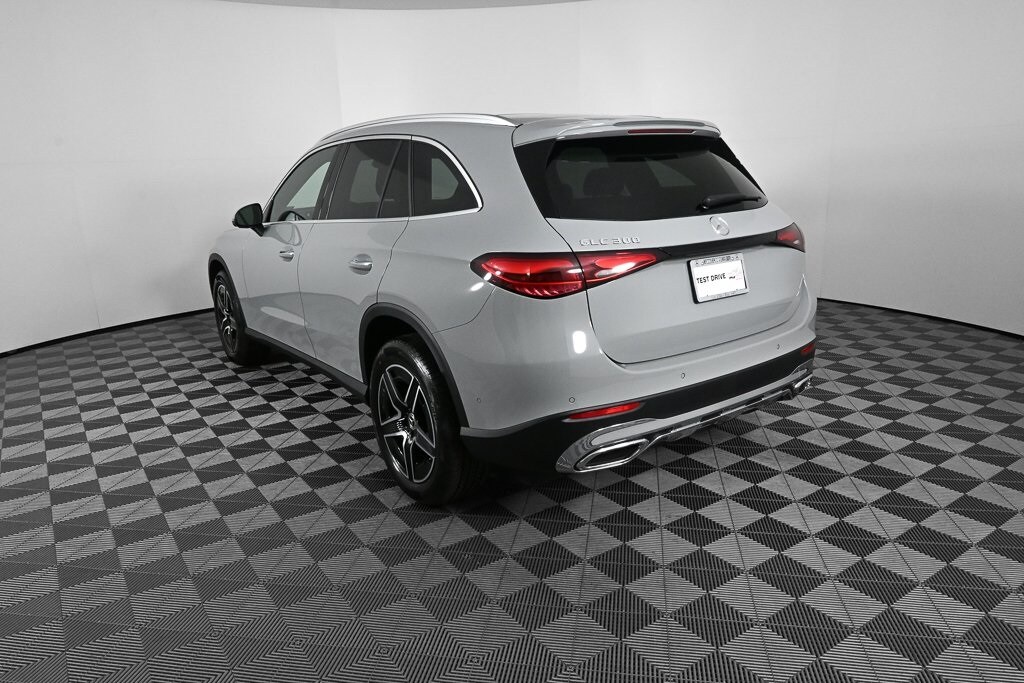 2026 Mercedes Benz GLC 300 photo 4