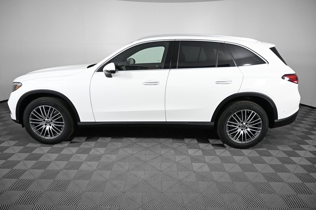 2026 Mercedes Benz GLC 300 photo 3