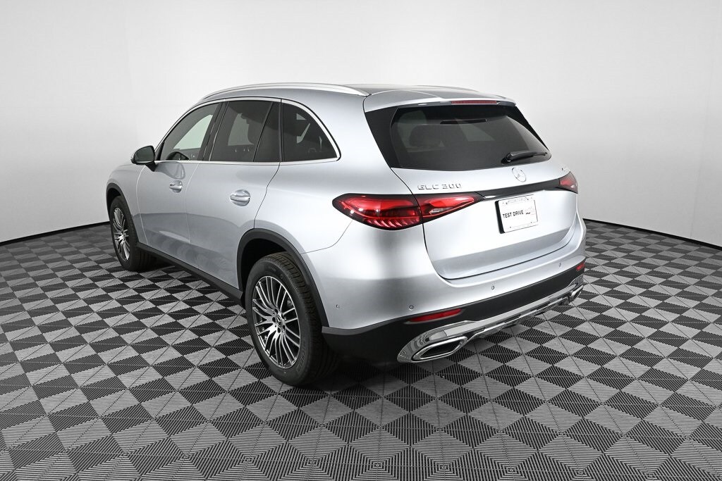 2026 Mercedes Benz GLC 300 4MATIC photo 2