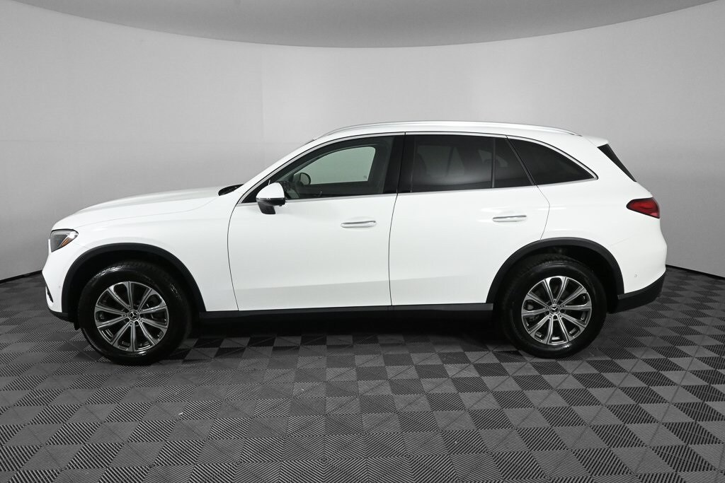 2024 Mercedes Benz GLC 300 4MATIC photo 2