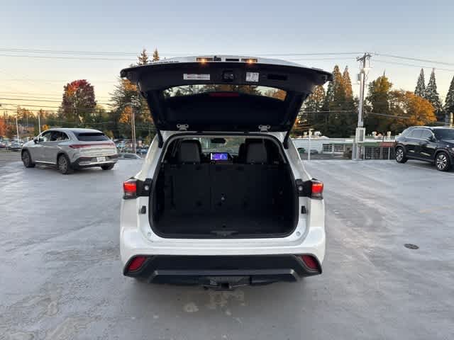Thumbnail: 2024 Toyota Highlander - 9