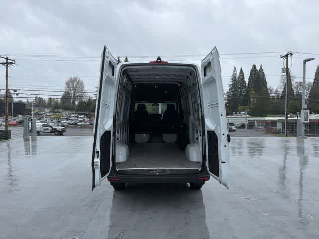 Thumbnail: 2025 Mercedes-Benz Sprinter - 9