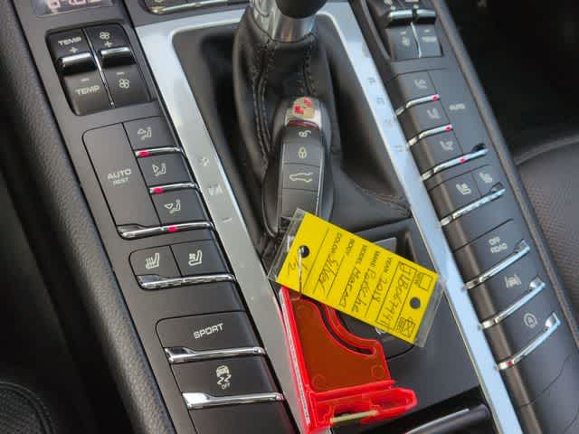 Thumbnail: 2018 Porsche Macan - 39