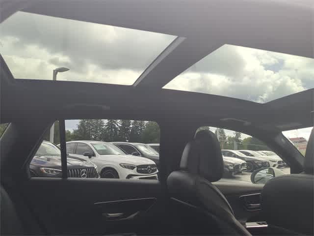 Thumbnail: 2025 Mercedes-Benz GLC - 22