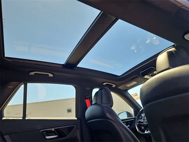 Thumbnail: 2025 Mercedes-Benz GLC - 23