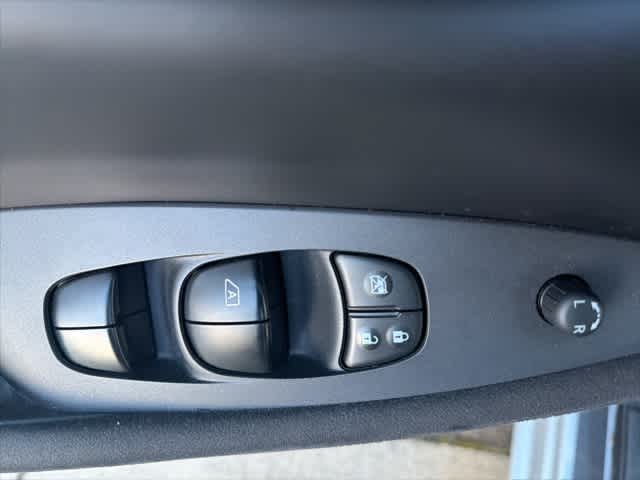 Thumbnail: 2016 Nissan Leaf - 13