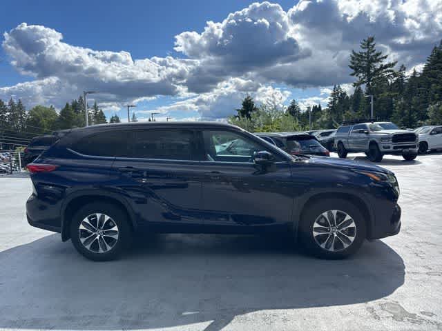 Thumbnail: 2021 Toyota Highlander - 2