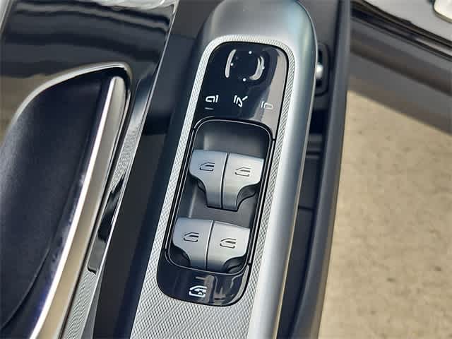 Thumbnail: 2025 Mercedes-Benz GLC - 17