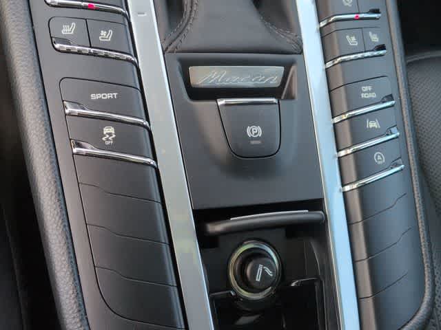 Thumbnail: 2018 Porsche Macan - 34