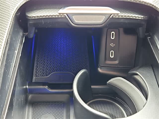 Thumbnail: 2025 Mercedes-Benz GLC - 32