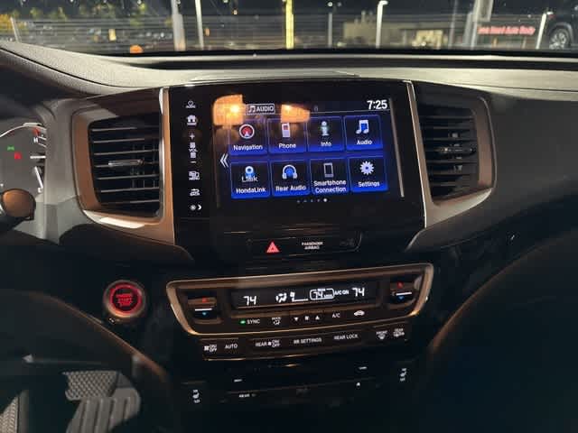 Thumbnail: 2017 Honda Pilot - 15