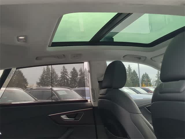 Thumbnail: 2023 Audi Q8 - 22