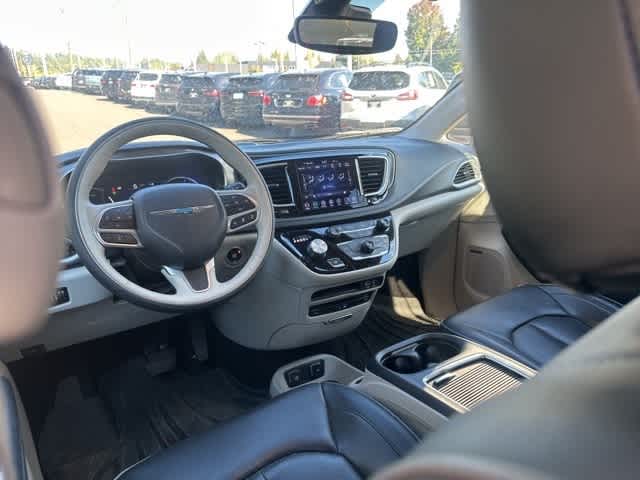 Thumbnail: 2018 Chrysler Pacifica - 12