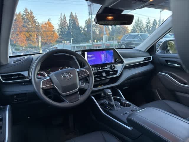 Thumbnail: 2024 Toyota Highlander - 12