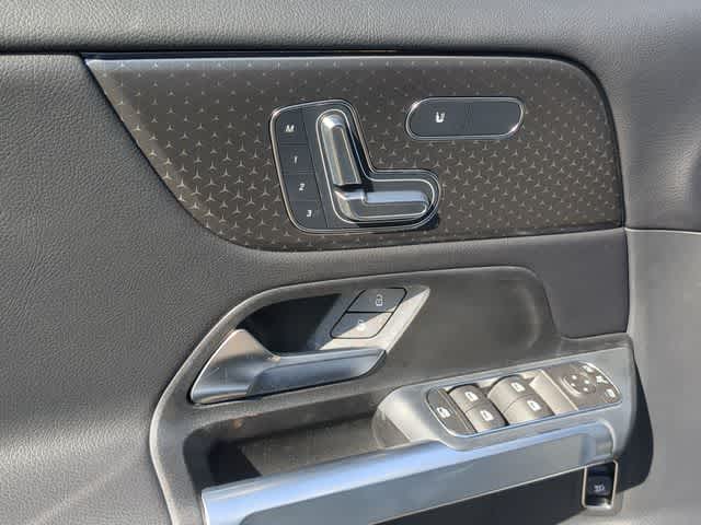 Thumbnail: 2026 Mercedes-Benz GLB - 17