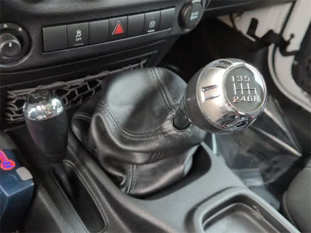 Thumbnail: 2016 Jeep Wrangler - 34