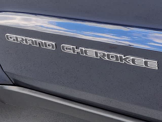 Thumbnail: 2017 Jeep Grand Cherokee - 13