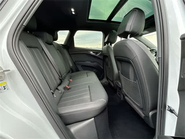 Thumbnail: 2023 Audi Q4 e-tron - 21