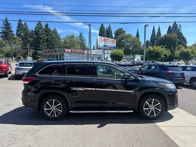 Thumbnail: 2017 Toyota Highlander - 4