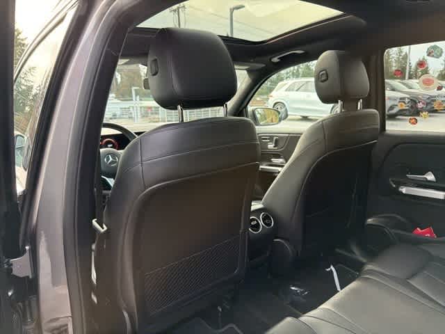 Thumbnail: 2021 Mercedes-Benz GLB - 10