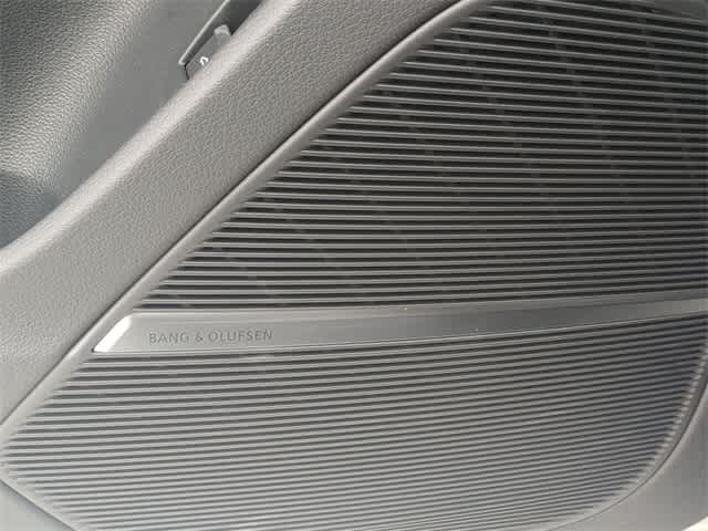 Thumbnail: 2023 Audi Q8 - 32