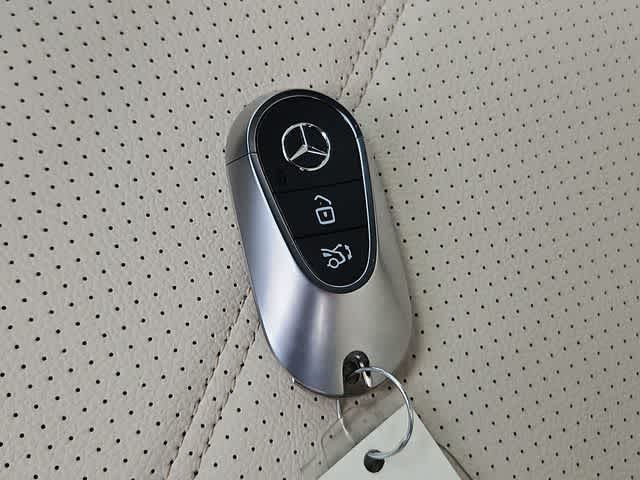 Thumbnail: 2025 Mercedes-Benz GLC - 35