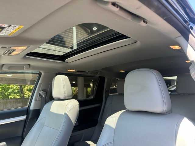 Thumbnail: 2017 Toyota Highlander - 14