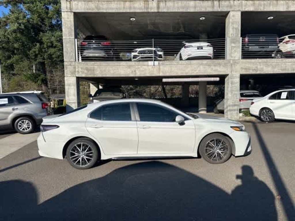 Used 2022 Toyota Camry SE Sedan