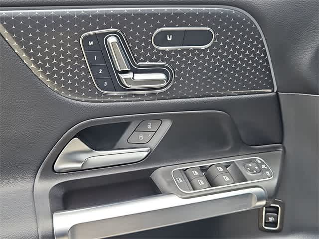 Thumbnail: 2025 Mercedes-Benz GLB - 18